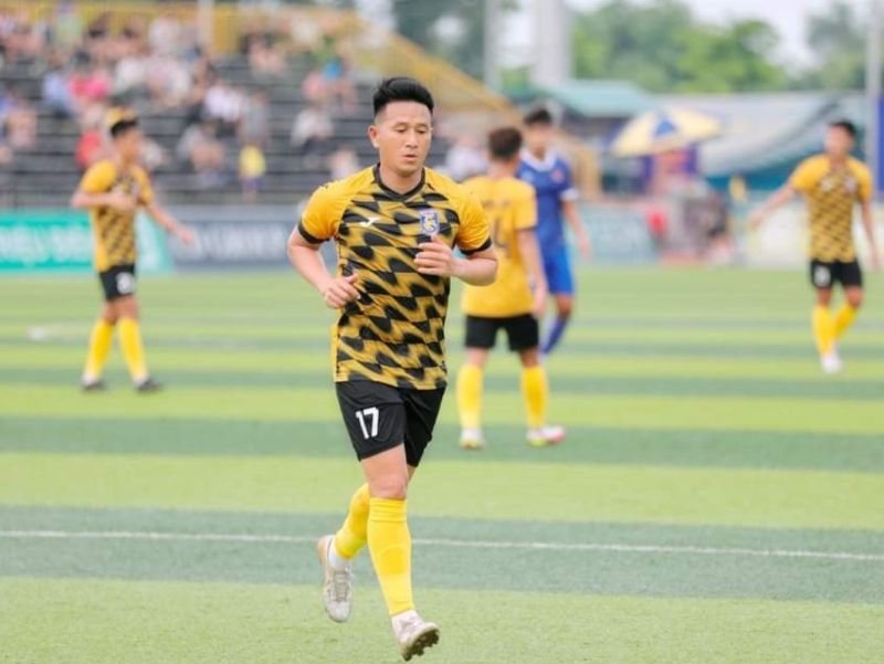 Nguyễn Quang Tình là tiền vệ bền bỉ và giàu kinh nghiệm của bóng đá Việt Nam