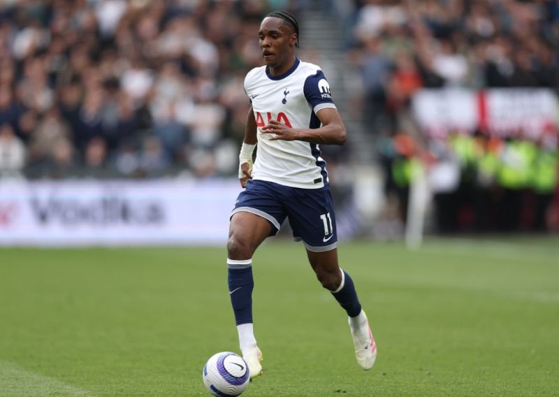 Anh đã trở thành cầu thủ trẻ nhất ghi bàn cho Bayern Munich trong lịch sử Bundesliga